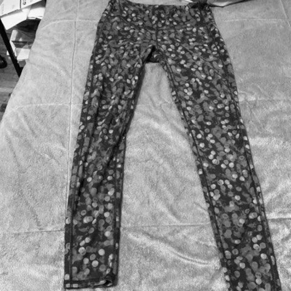 Athleta Leggings Woman Small Grey Chaturanga Spotted yoga workout
